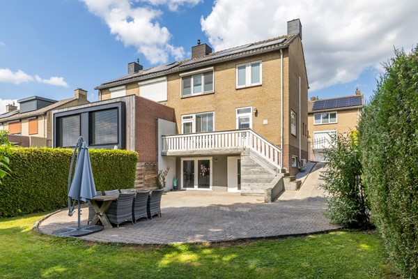 Foto - Te koop: Instapklare gemoderniseerde twee- onder- één kap woning uit 1969 met 144m2 wonen op een perceel van 391 m2 met een energielabel A in Simpelveld